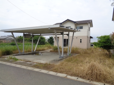 南東側より,手前カーポート(外観)