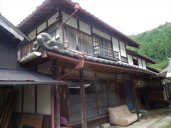薬草と恐竜の里の前庭の開けた古民家 3