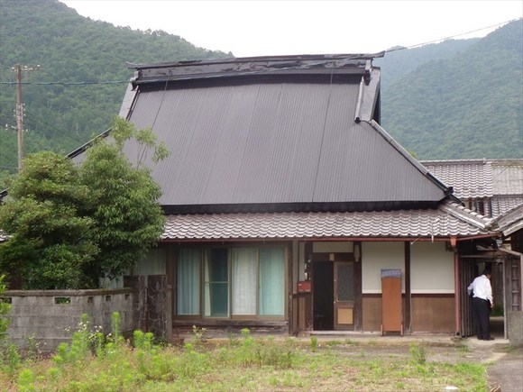 薬草と恐竜の里の前庭の開けた古民家 4