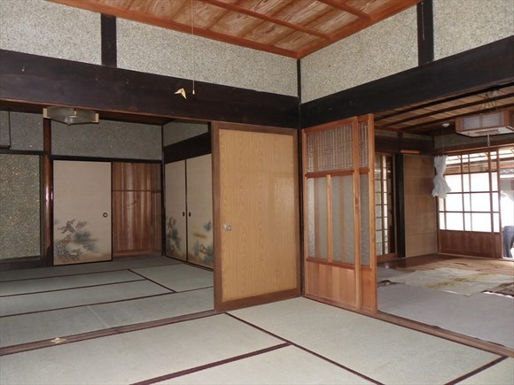 薬草と恐竜の里の前庭の開けた古民家 5