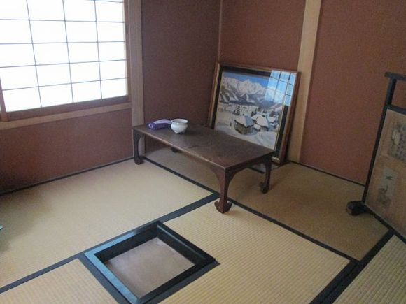 桜と歴史の城下町「信州高遠」ご城下通りに奥まって佇む風情ある建物 5