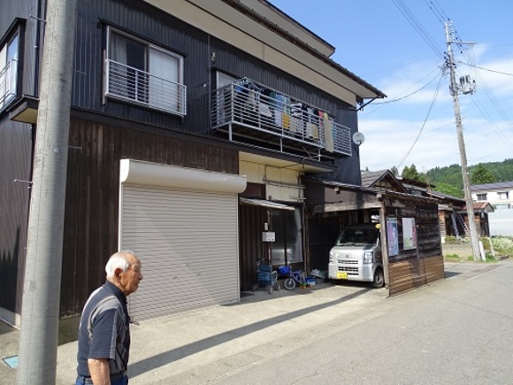 国指定重要文化財松苧神社参道入口民家 2