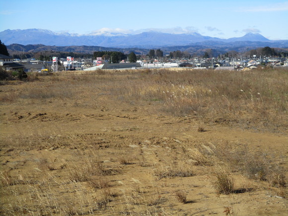 安達太良山を望む高台の平坦な土地 4