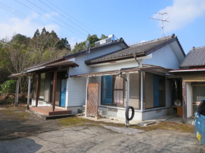 進入路から宅地を見る。