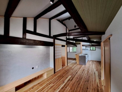 リビングからキッチンを見ています